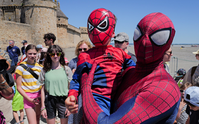 Les Super Héros Grand Cœur au Mont-Saint-Michel